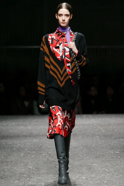 Look 15